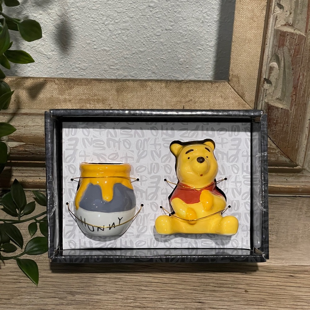 Winnie the Pooh salt and pepper shaker - Picture 1 of 1